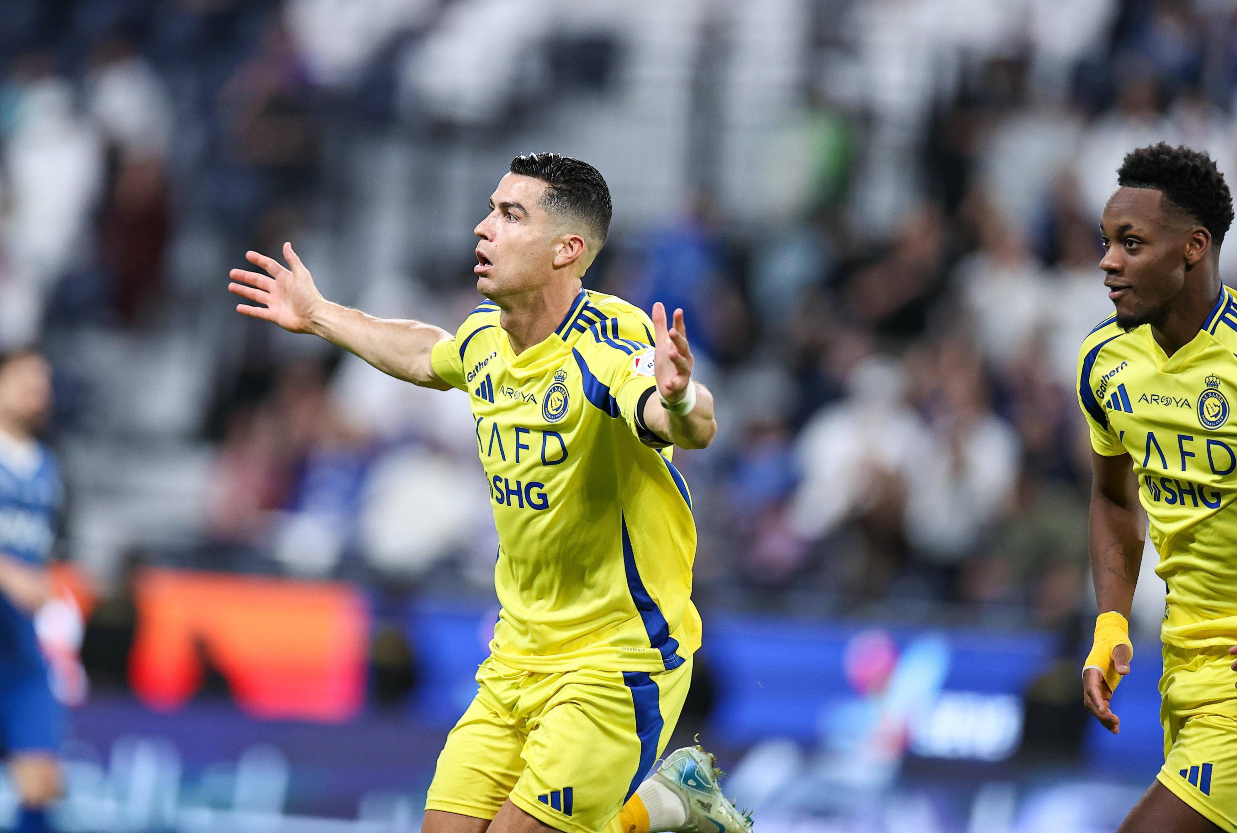 C罗意外战胜巴黎圣日耳曼，重返赛场引爆全场！