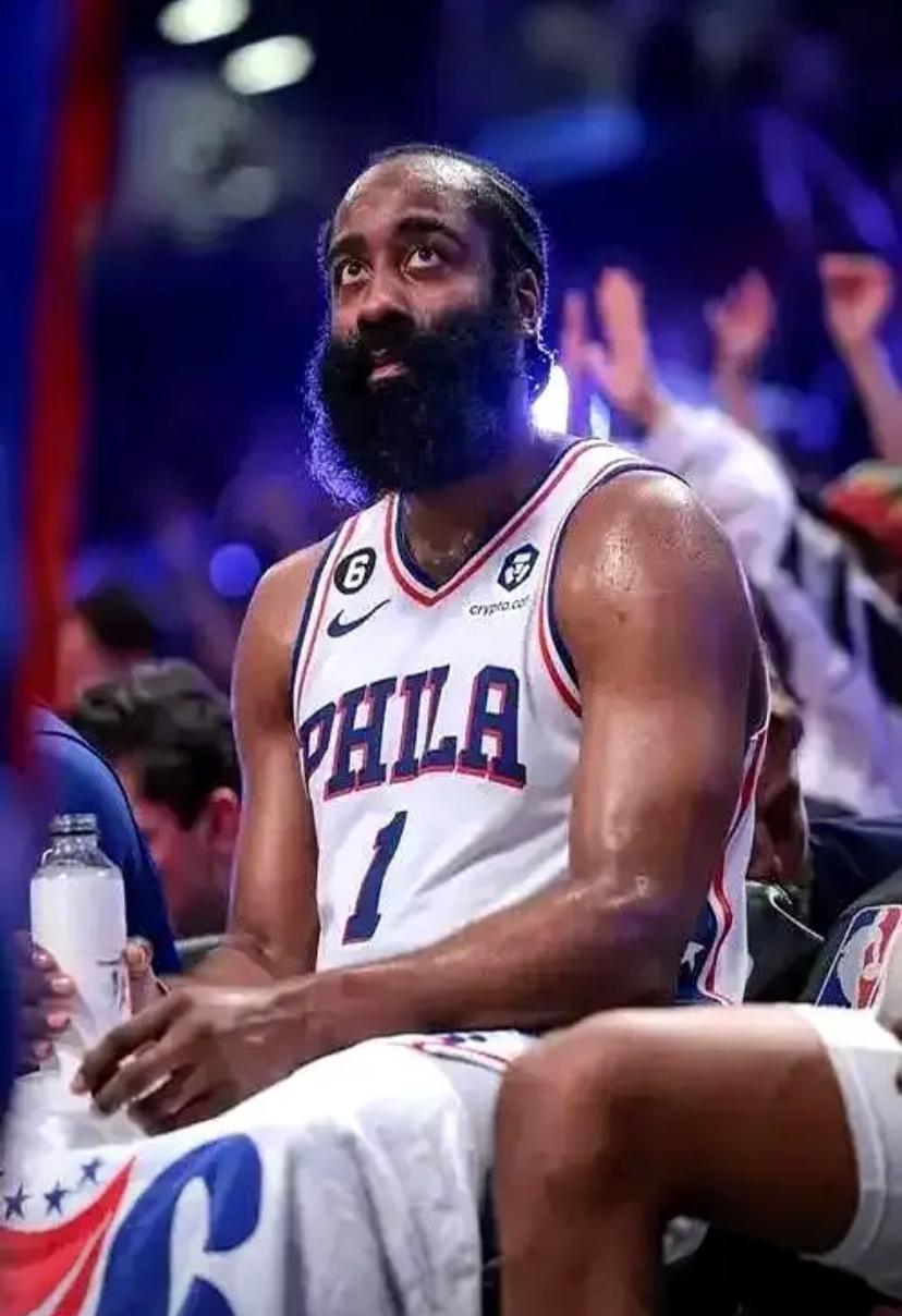 开云-出色防守首场状态出色，拜仁观众沸腾！，哈登重返赛场观众掌声雷动-开云