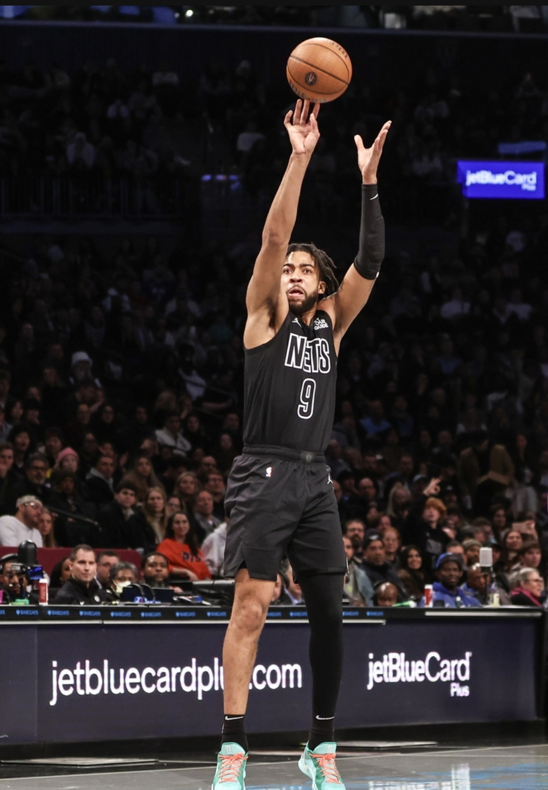 开云在线开户-瓦伦西亚迎NBA常规赛关键赛，冲刺阶段队长鼓劲，目标明确，身体对抗强度拉满的简单介绍-开云在线开户