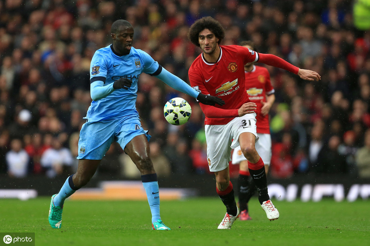 阿斯顿维拉训练开放日;清晨状态回暖引欢呼;意甲在即;团队化学反应显著 阿斯顿维拉训练开放日;清晨状态回暖引欢呼;意甲在即;团队化学反应显著